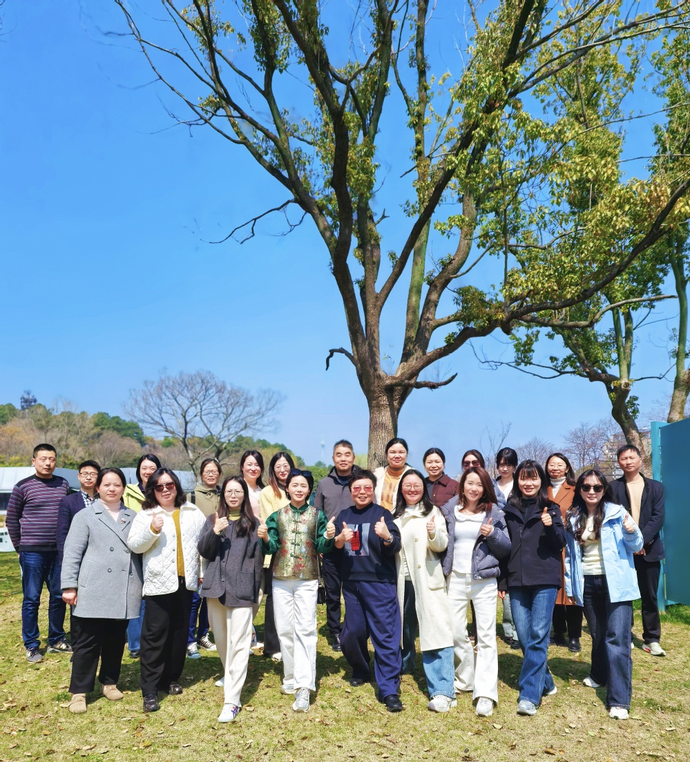 我院组织教职工赴南太湖小梅山开展三八节踏青活动 